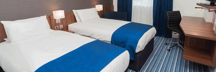 A twin bedroom at the Holiday Inn Express Aberdeen Airport