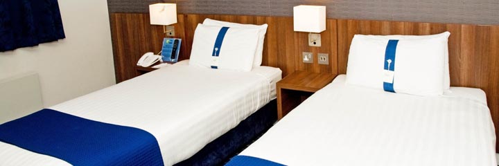 A twin bedroom at the Holiday Inn Express Greenock