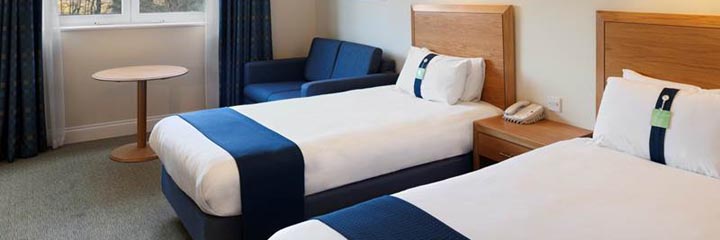 A twin bedroom at the Holiday Inn Edinburgh hotel