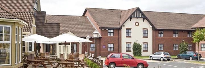 An exterior view of the Premier Inn Cambuslang, M74 hotel