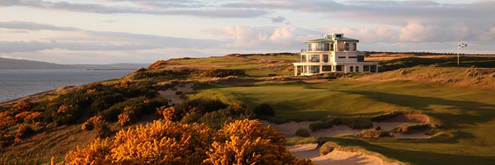 The 9th hole and clubhouse at Castle Stuart Golf Links