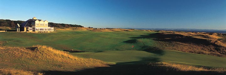 The 18th hole and Clubhouse at Kingsbarns Golf Links
