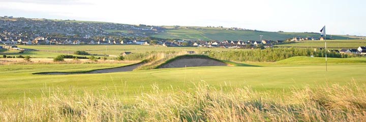 The 1st green of Orkney Golf Club